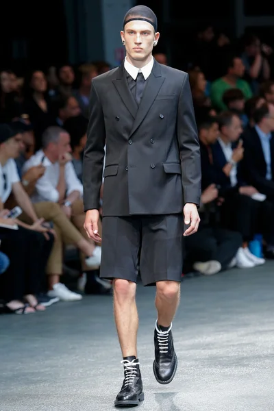 Look 1